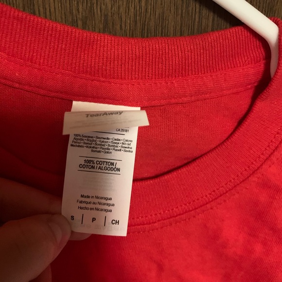 Plain red basic tee - Picture 2 of 3